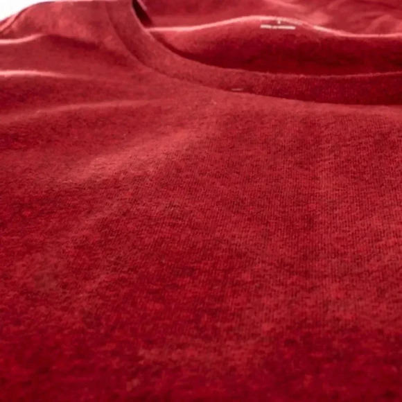 Old Navy Men's Red T-shirt - Picture 2 of 3
